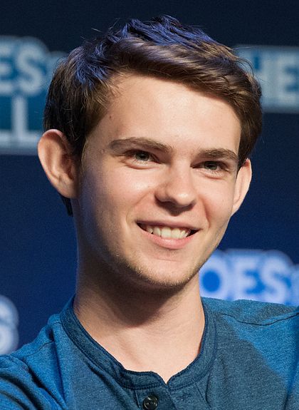 Robbie Kay S New Haircut Updated August 2021